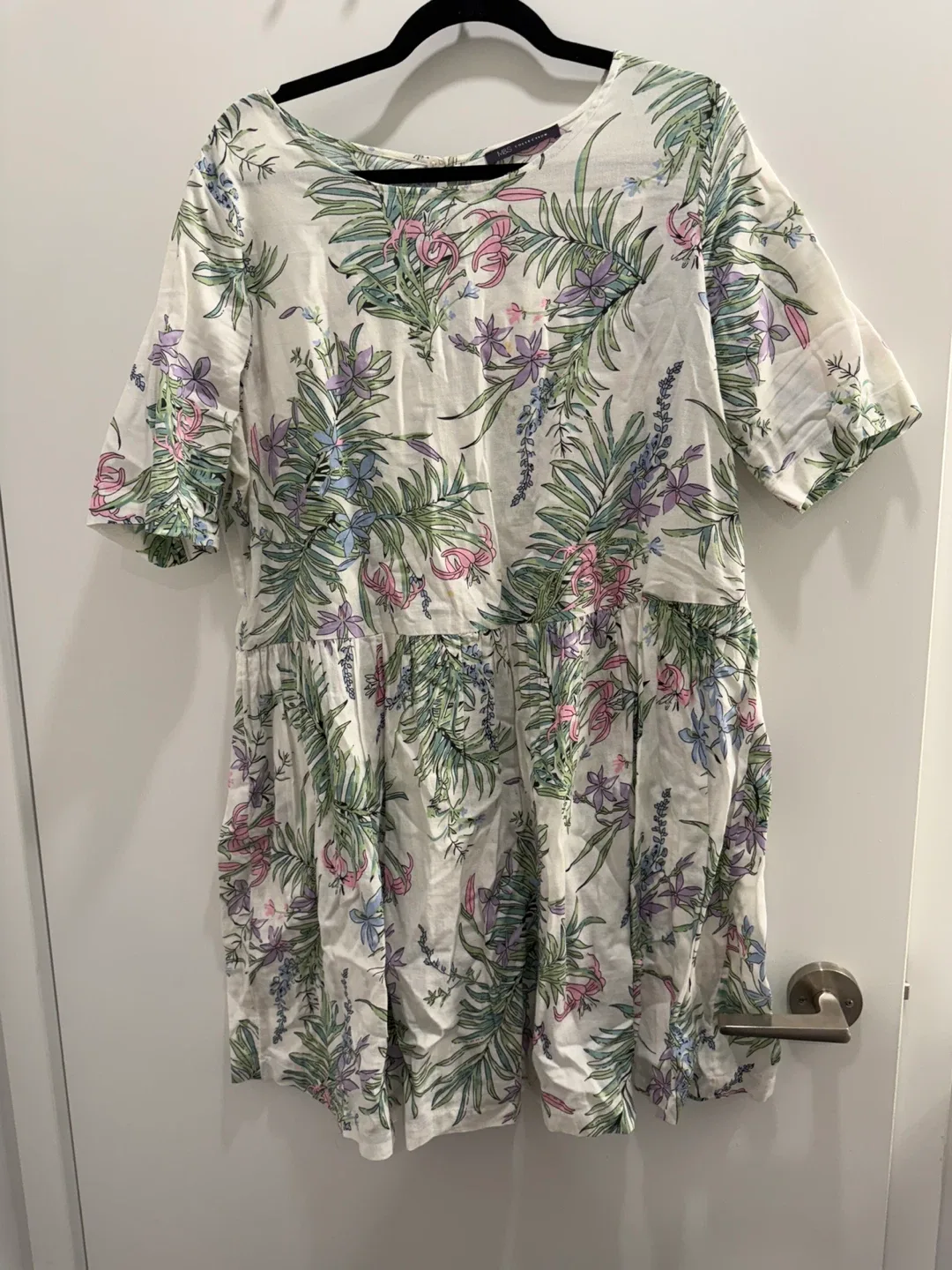 7 Assorted Women's Dresses size XL ( each 5$) image indicator(4)