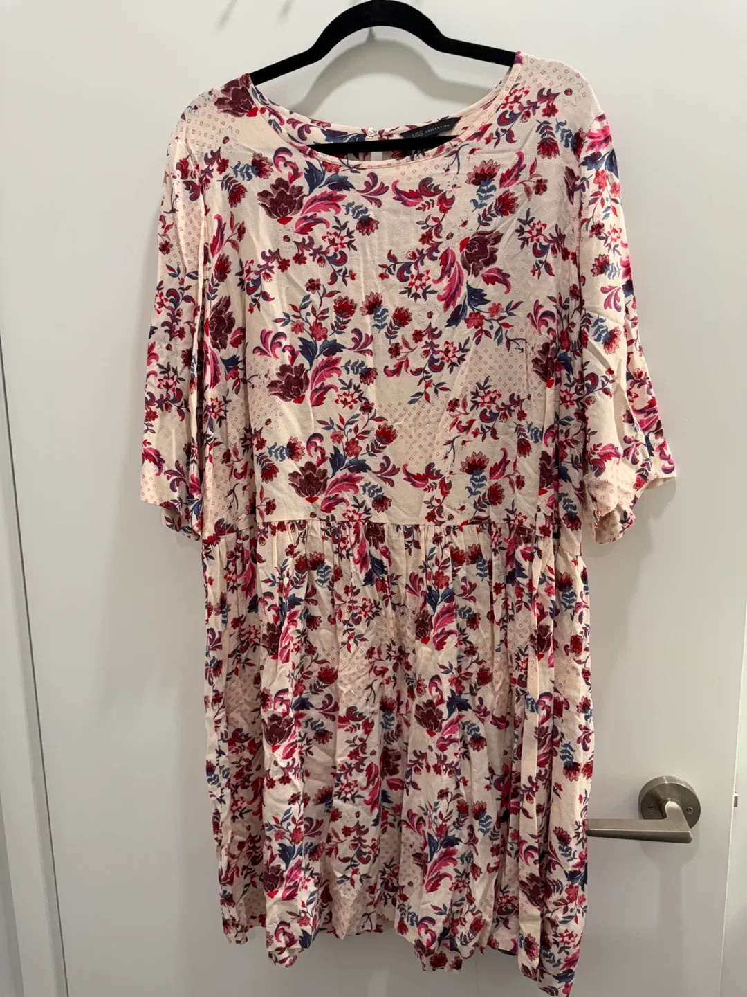 7 Assorted Women's Dresses size XL ( each 5$) image indicator(3)