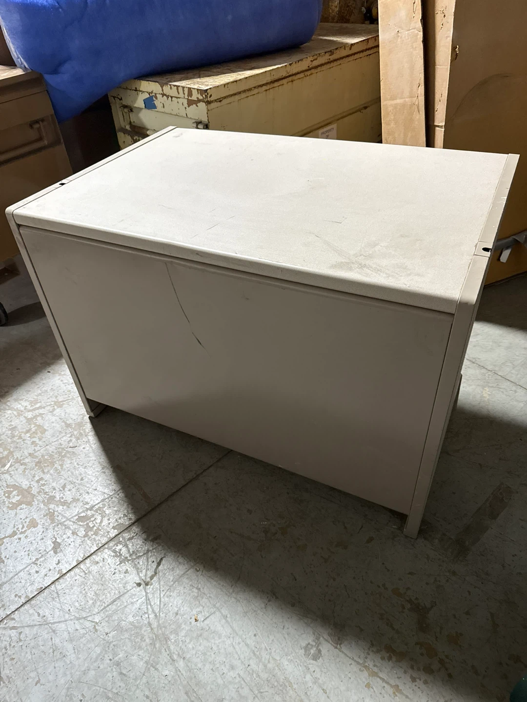 Desk - photo 3