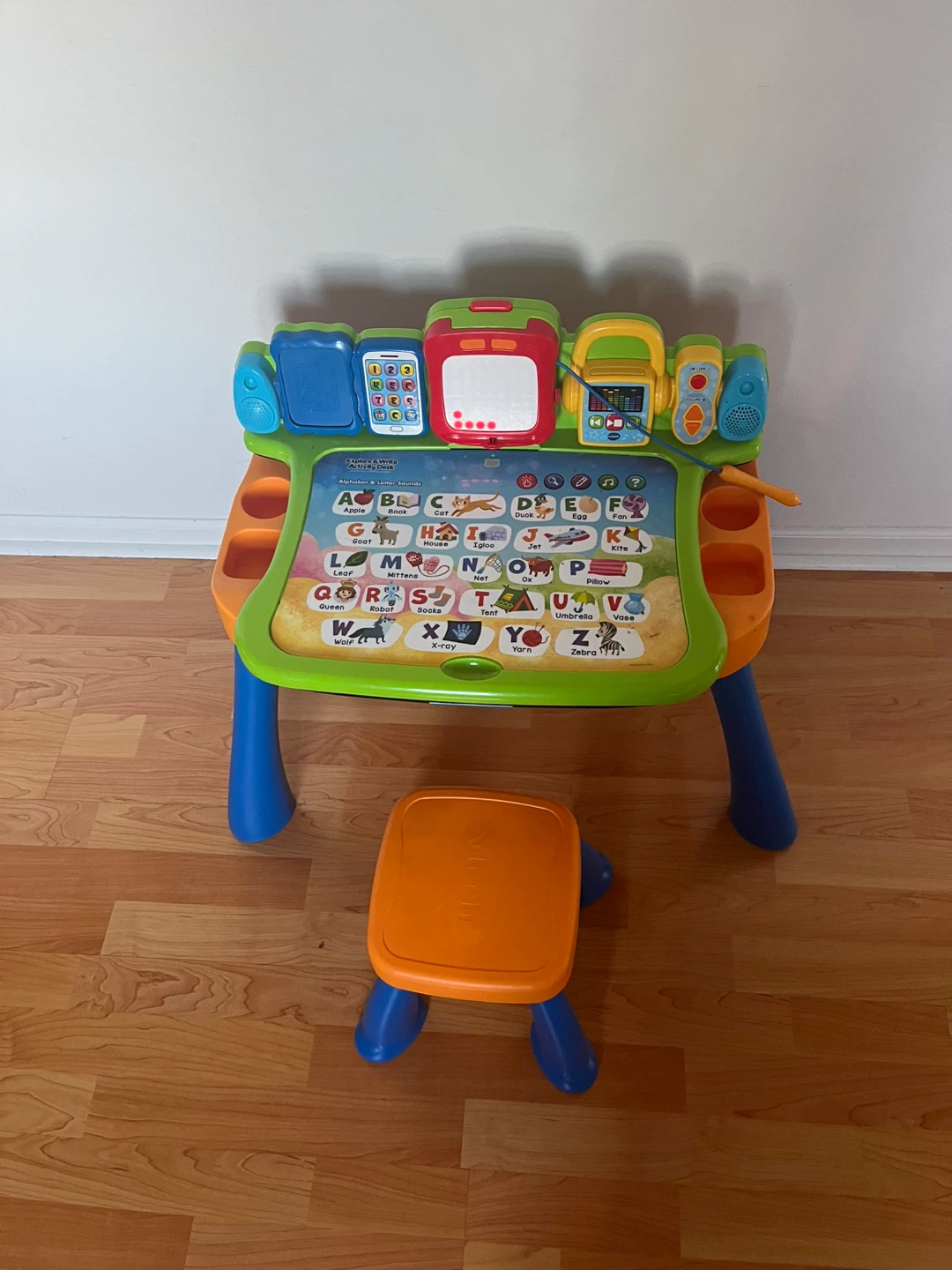 VTech Touch and Learn Activity Desk - photo 2