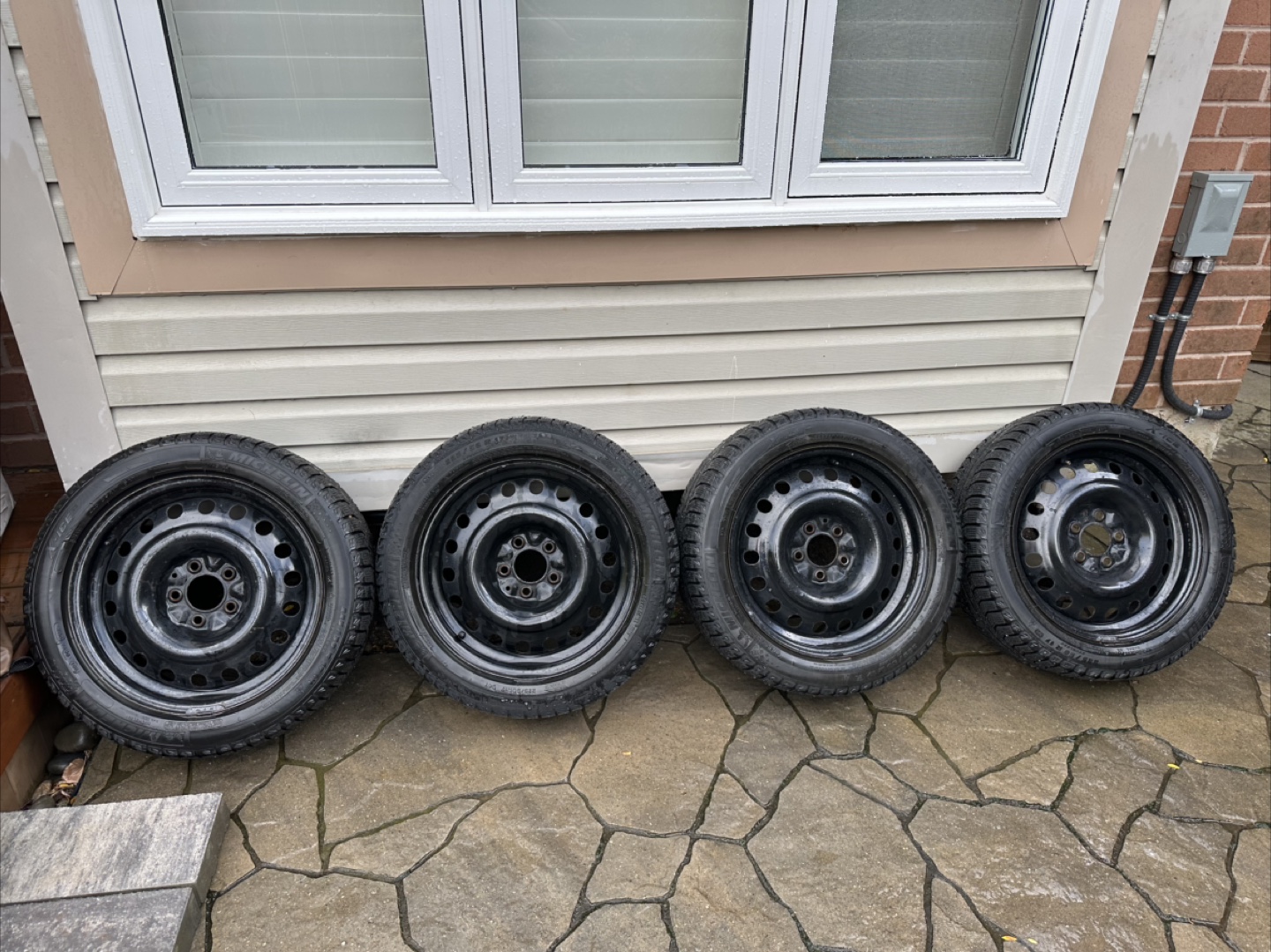 Set of 4 Winter Tires 225/50R17 X-ICE Studless - photo 5