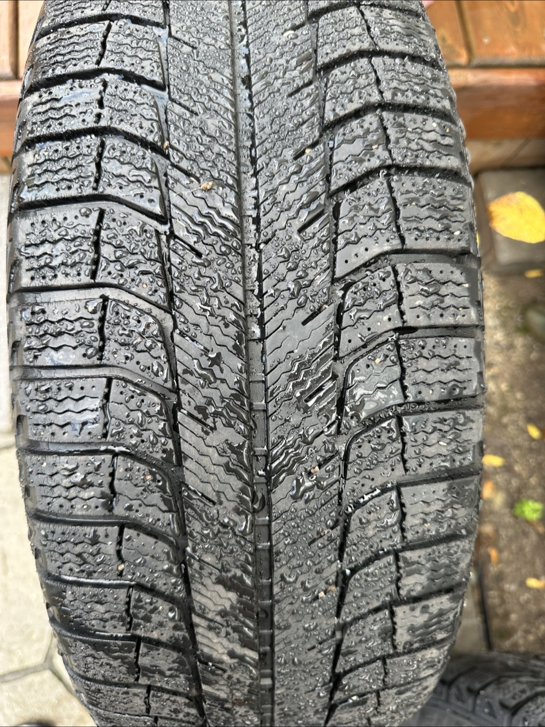 Set of 4 Winter Tires 225/50R17 X-ICE Studless - photo 2