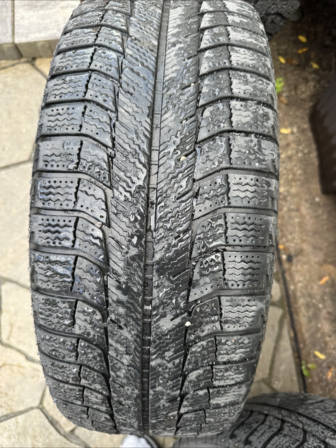 Set of 4 Winter Tires 225/50R17 X-ICE Studless