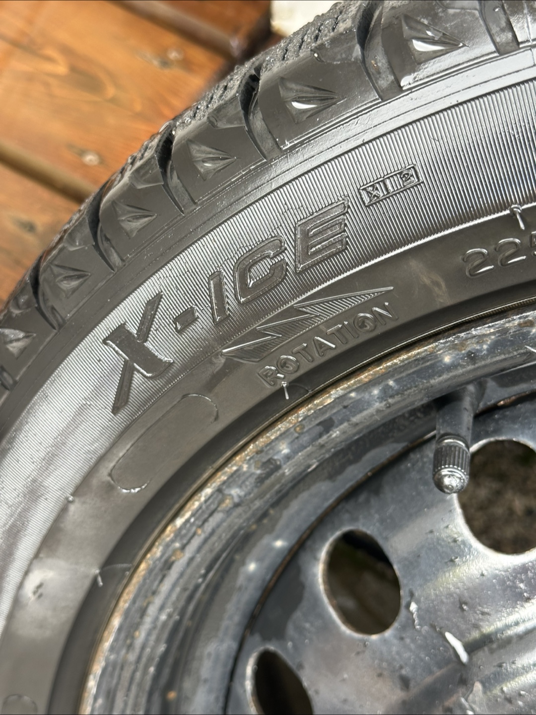 Set of 4 Winter Tires 225/50R17 X-ICE Studless - photo 3
