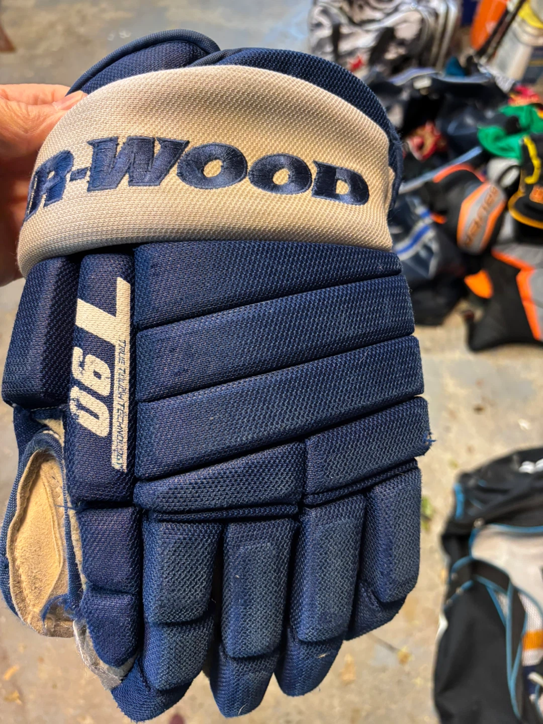 R-Wood T90 Hockey Glove maple leaf blue