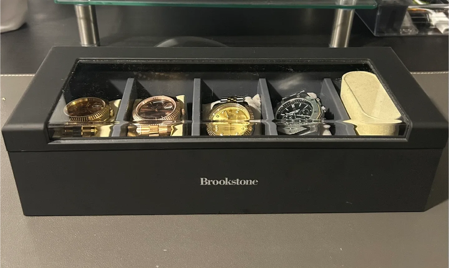 Brookstone Watch Box image indicator(2)