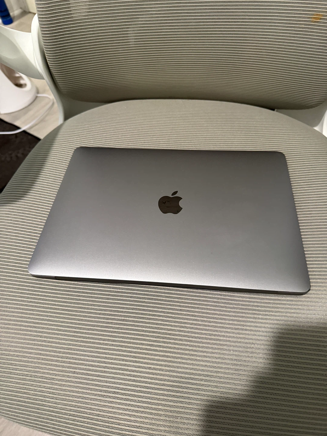 MacBook Pro 13-inch, 2019 - 16GB RAM, 500GB Storage - photo 3