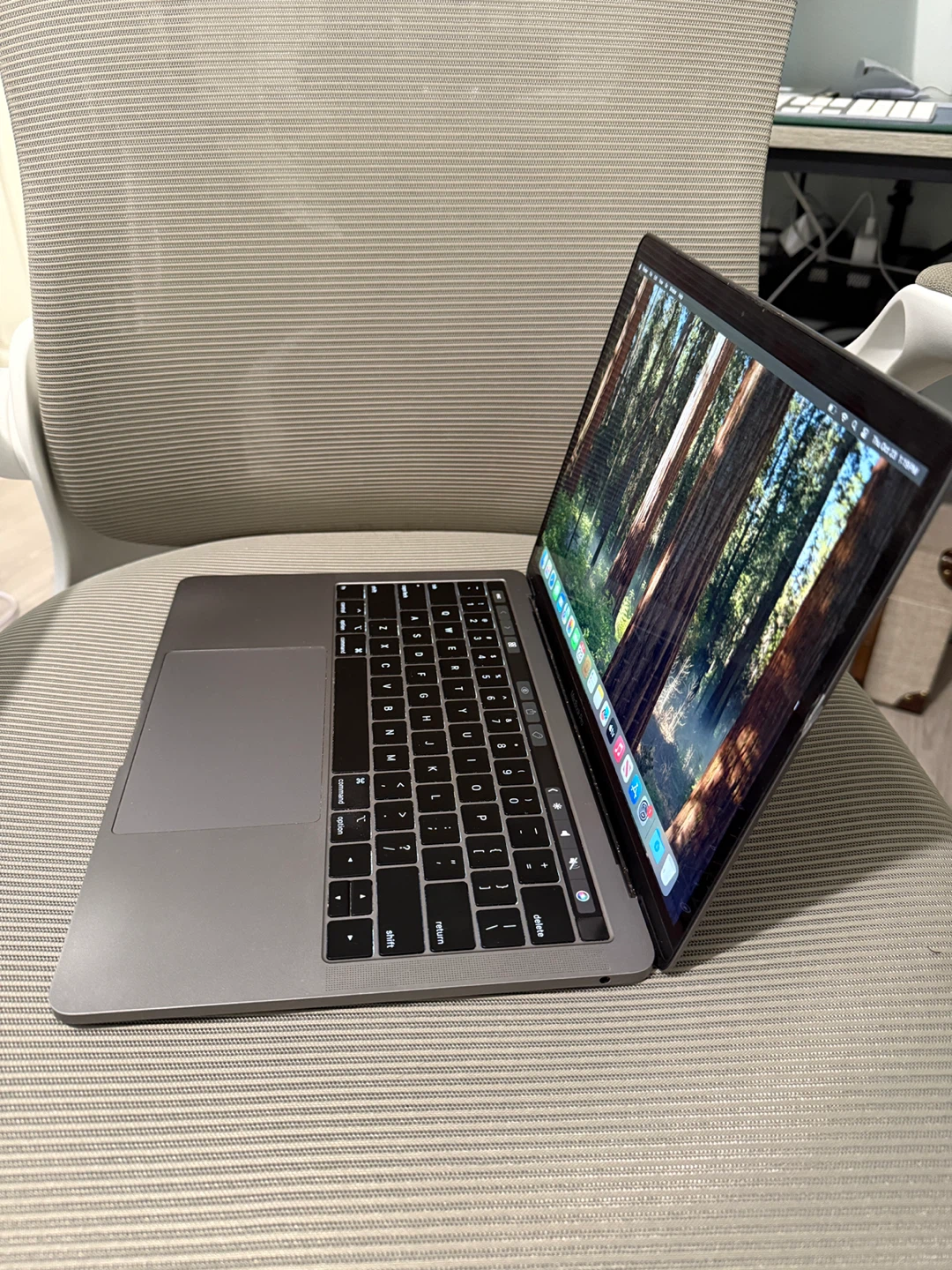 MacBook Pro 13-inch, 2019 - 16GB RAM, 500GB Storage - photo 2