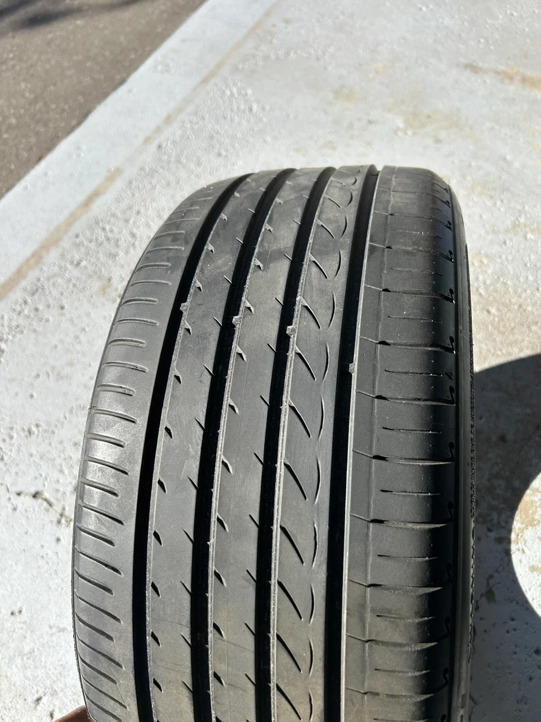 Yokohama Advan A052 Tire 225/40ZR18 image indicator(3)