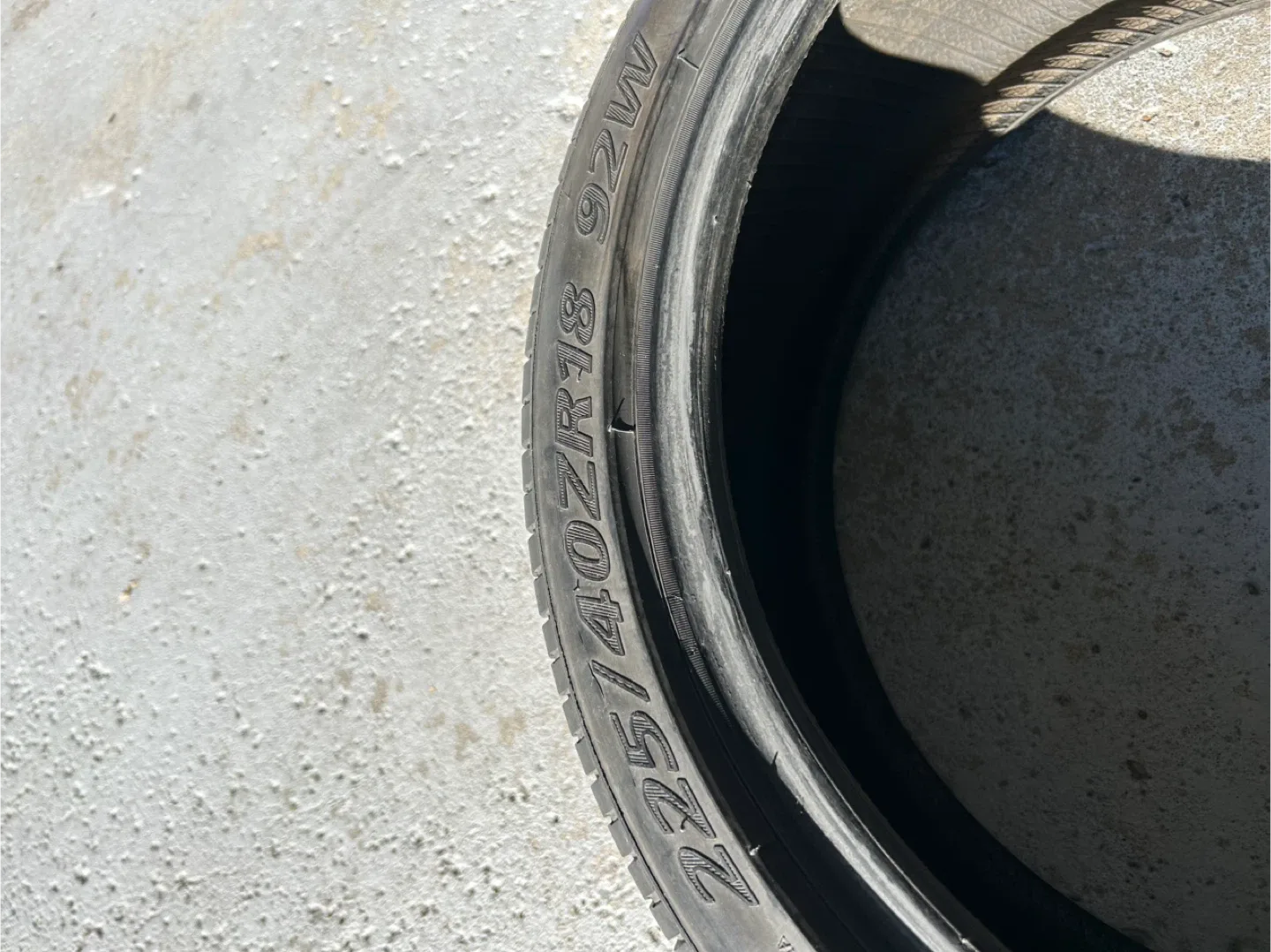 Yokohama Advan A052 Tire 225/40ZR18 image indicator(2)