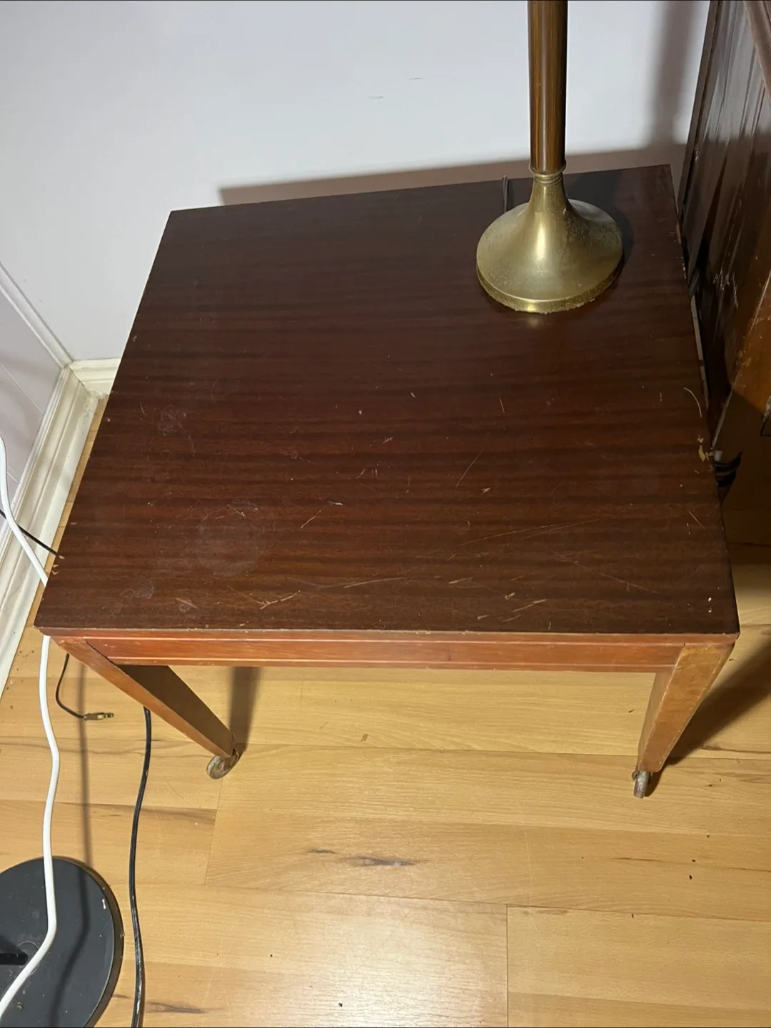 Wooden Side Table with Lamp image indicator(3)
