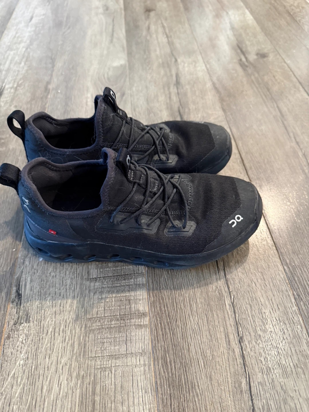 Kids on cloud running shoes