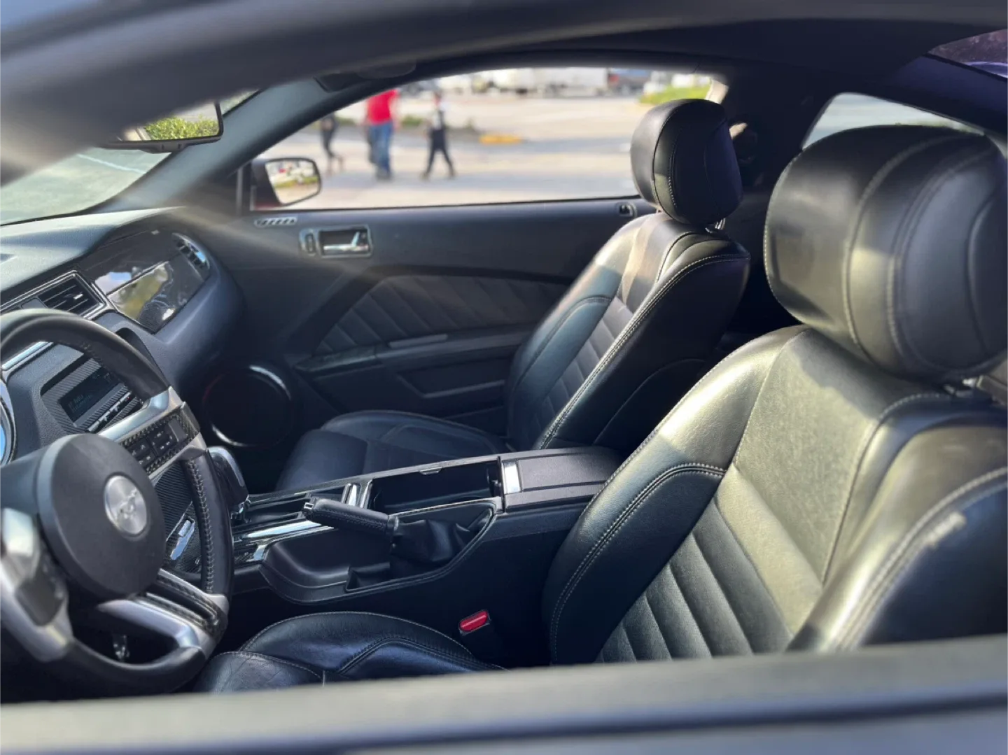 2013 Ford Mustang image indicator(10)