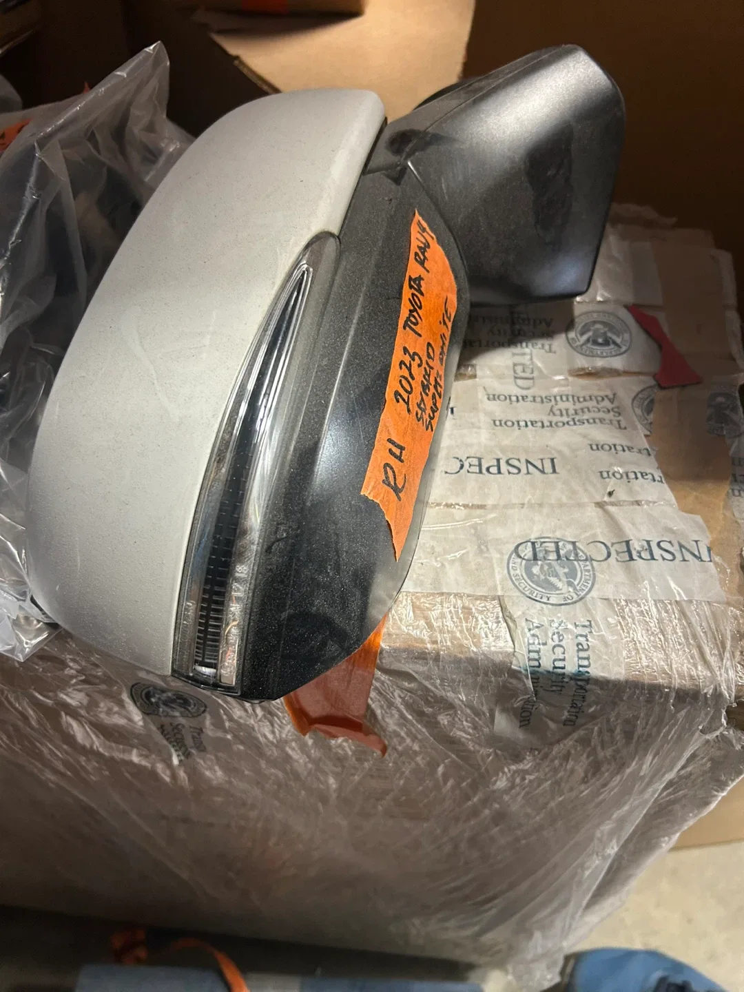 2023 Toyota RAV4 RH Side Mirror - Super White image indicator(2)