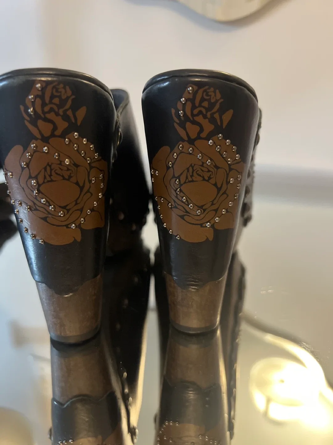 Stuart Weitzman Leather Clogs image indicator(3)