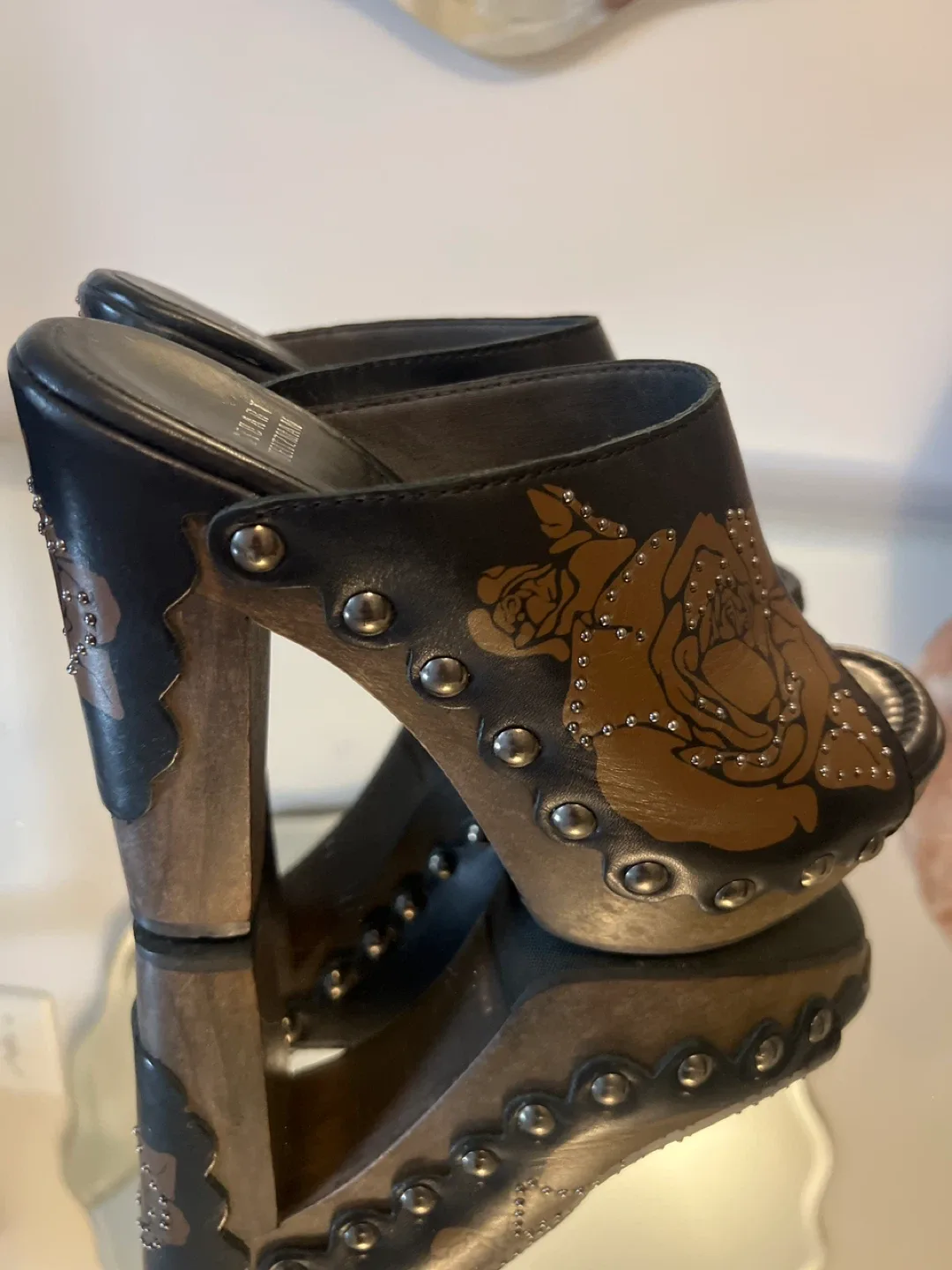 Stuart Weitzman Leather Clogs image indicator(2)