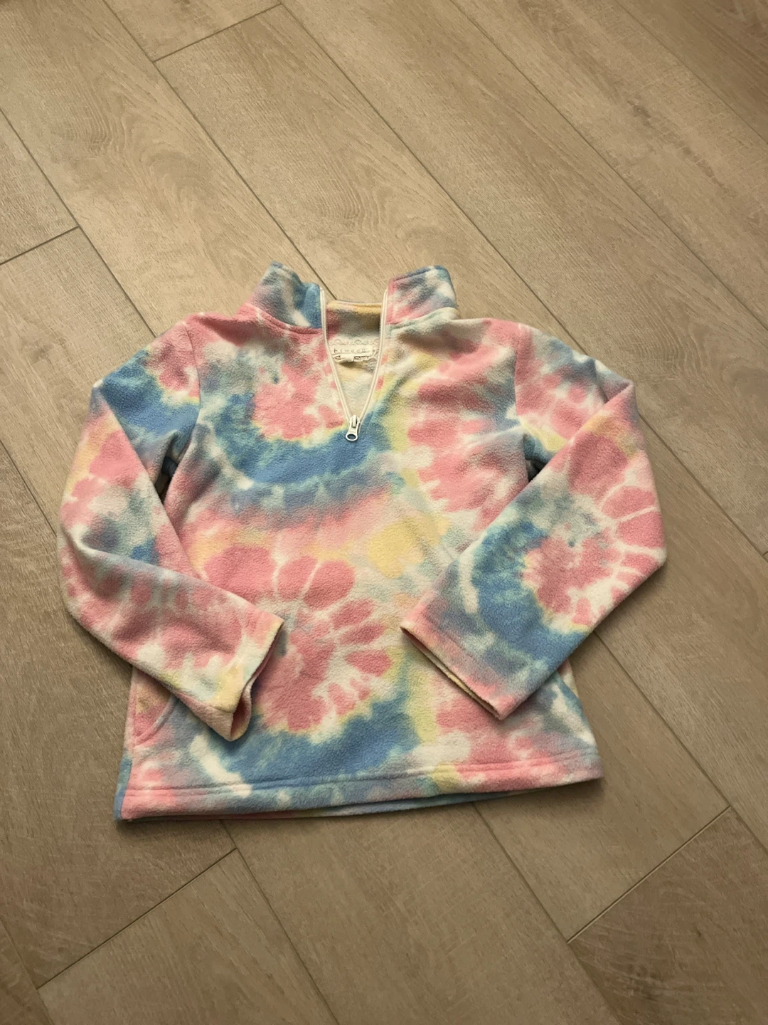 Tie-Dye Fleece Pullover btween brand size 8