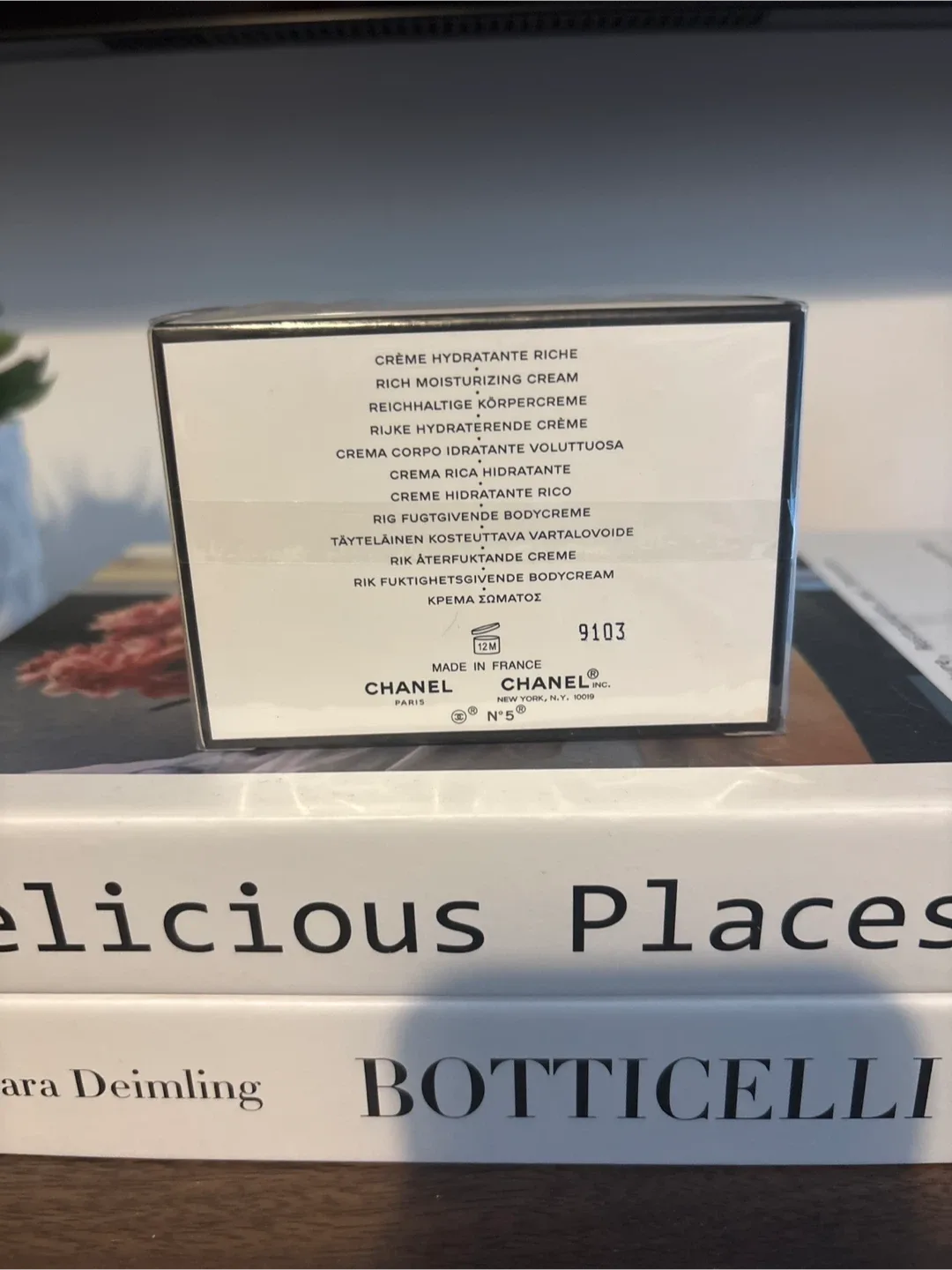 Chanel N°5 La Crème Corps - The Body Cream (New) image indicator(4)