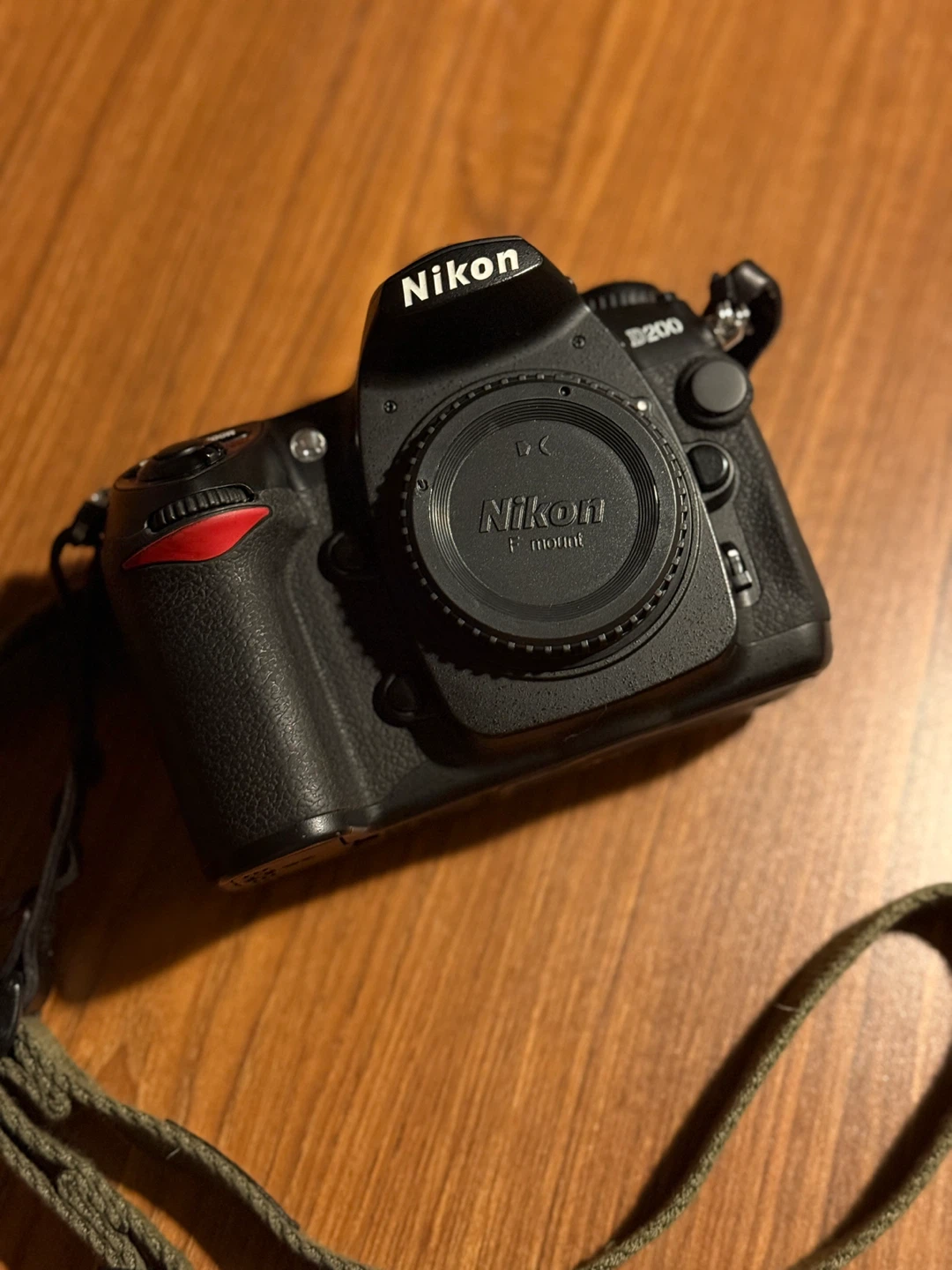 Nikon D200 DSLR Camera with AF-S Nikkor 35mm Lens