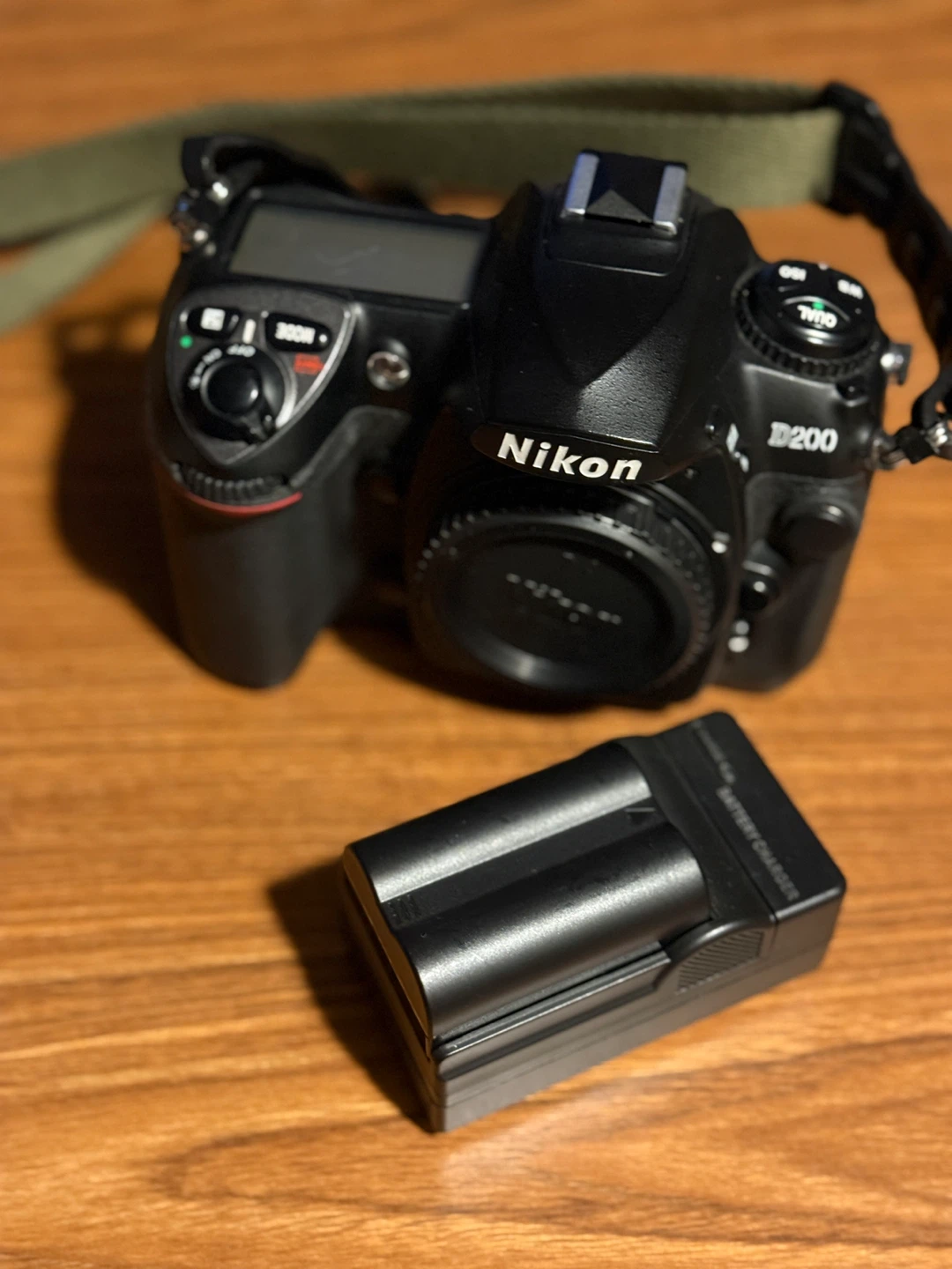 Nikon D200 DSLR Camera with AF-S Nikkor 35mm Lens - photo 5