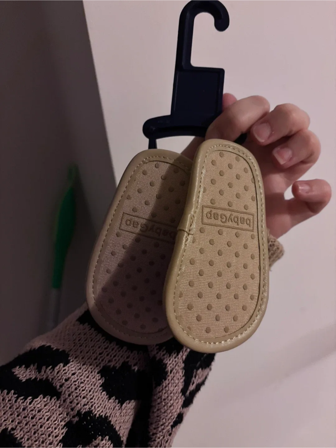 Baby Gap Gold Metallic Sandals - Size 0-3 Months - New image indicator(3)