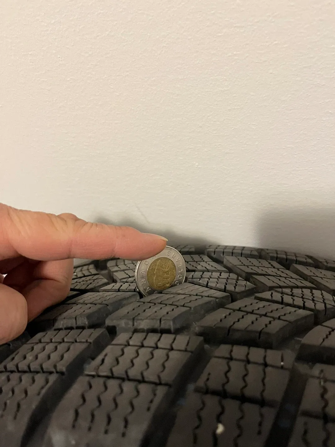 Goodyear Ultra Grip Performance + SUV 215/65R17 Winter Tire image indicator(3)