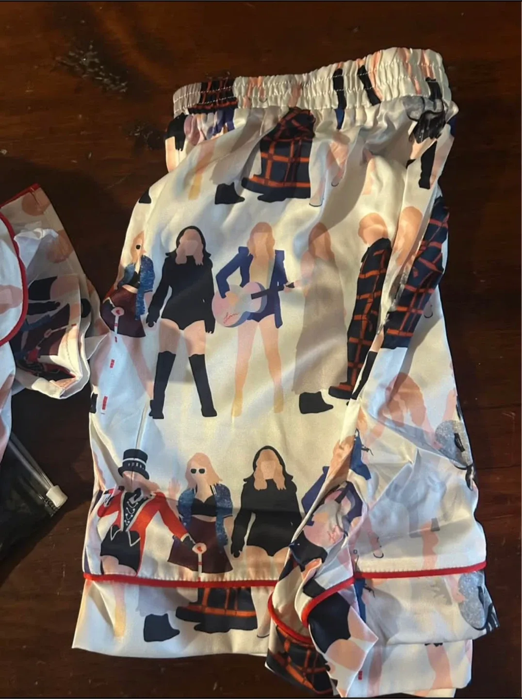 Sheshow Taylor Swift Pajama Set - Size XXL image indicator(2)