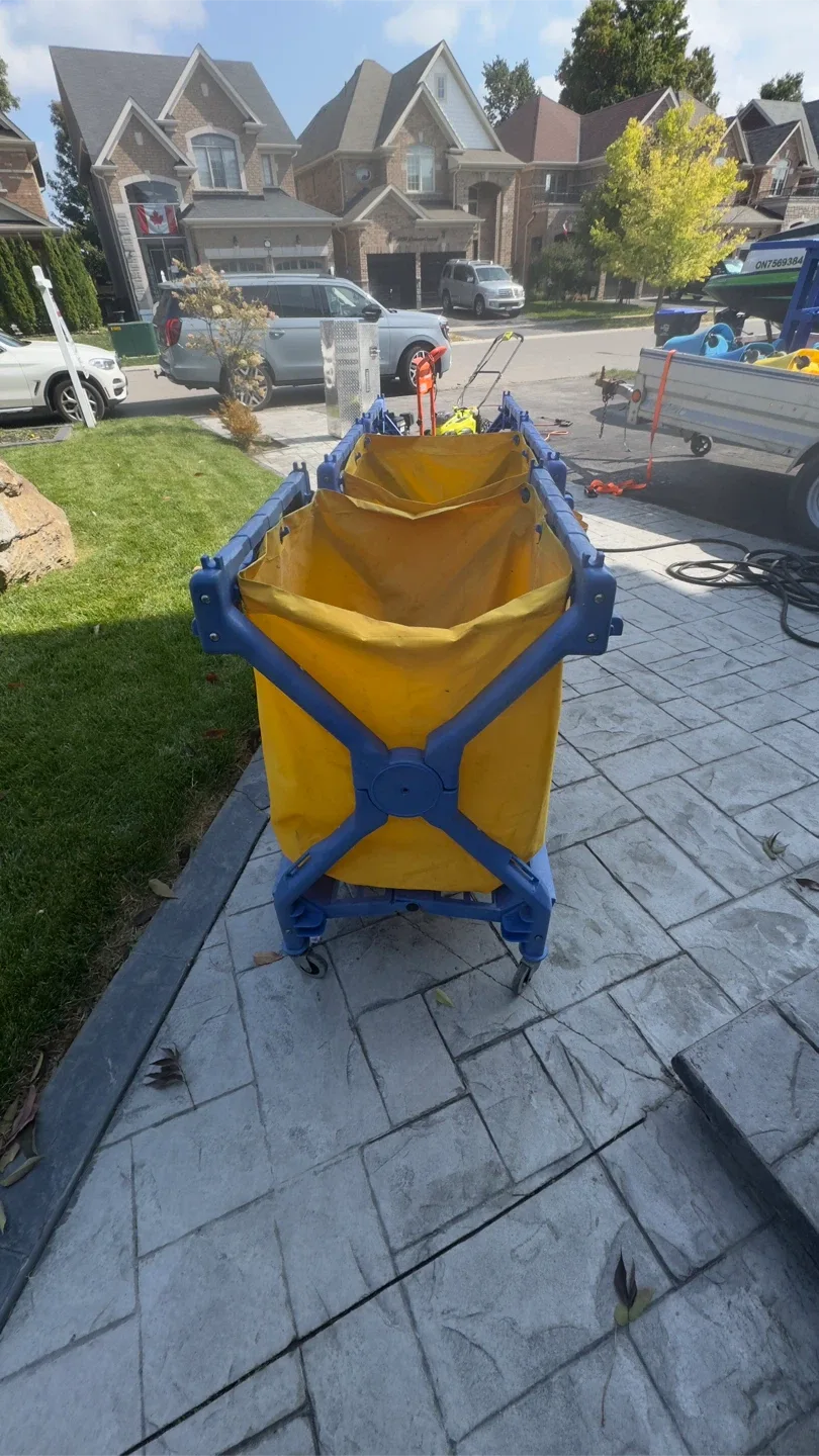 8 Janitor Carts image indicator(3)