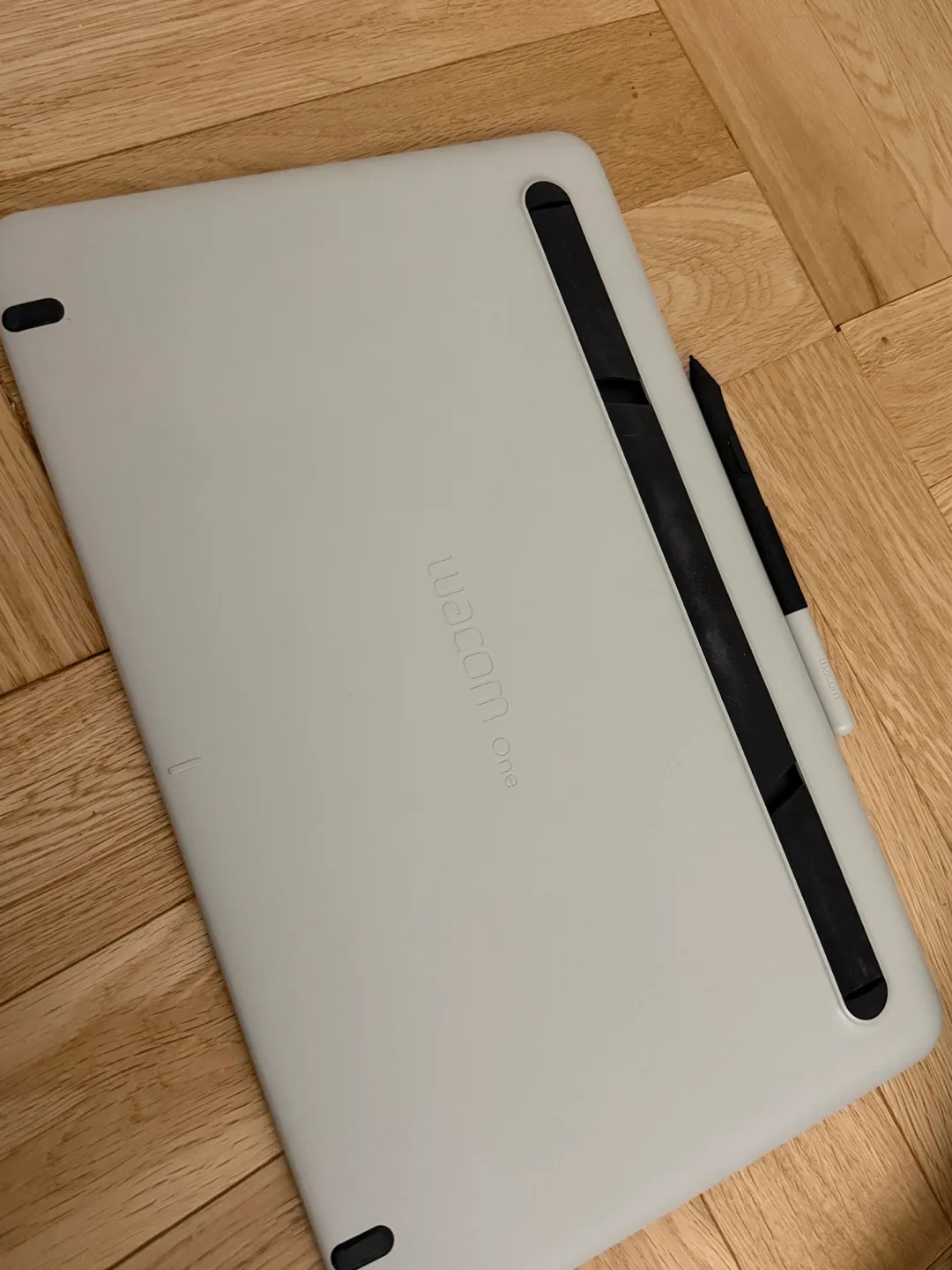 Wacom One Creative Pen Display image indicator(4)