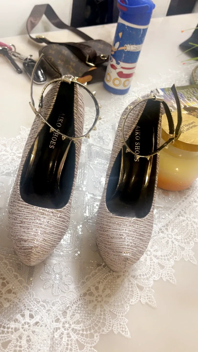 AIKO SHOES Gold Glitter Heels, Size 6 image indicator(2)