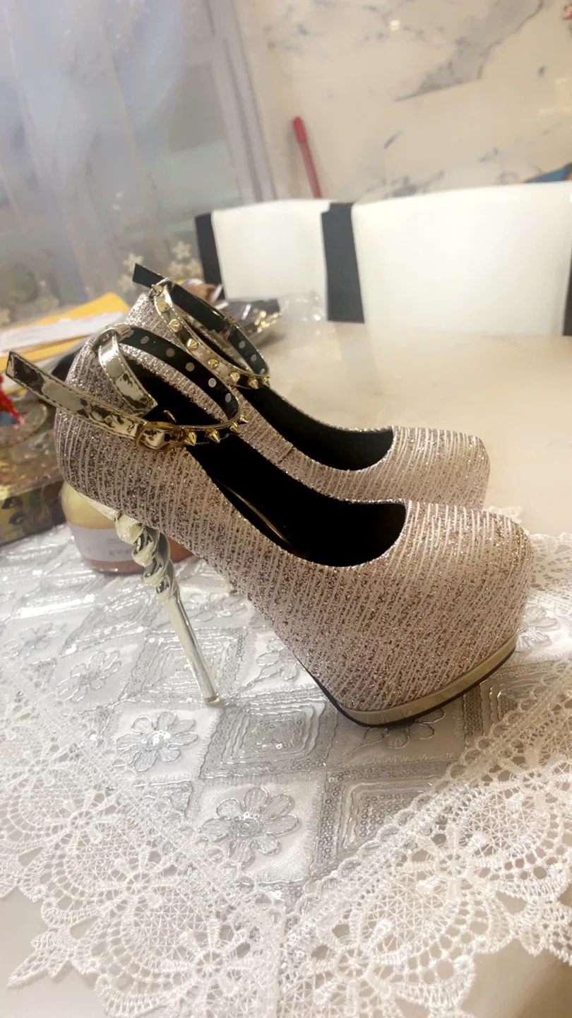 AIKO SHOES Gold Glitter Heels, Size 6 image indicator(3)