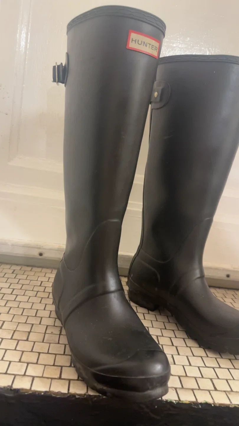 Hunter Rain Boots - US 6/ EU 37 image indicator(4)