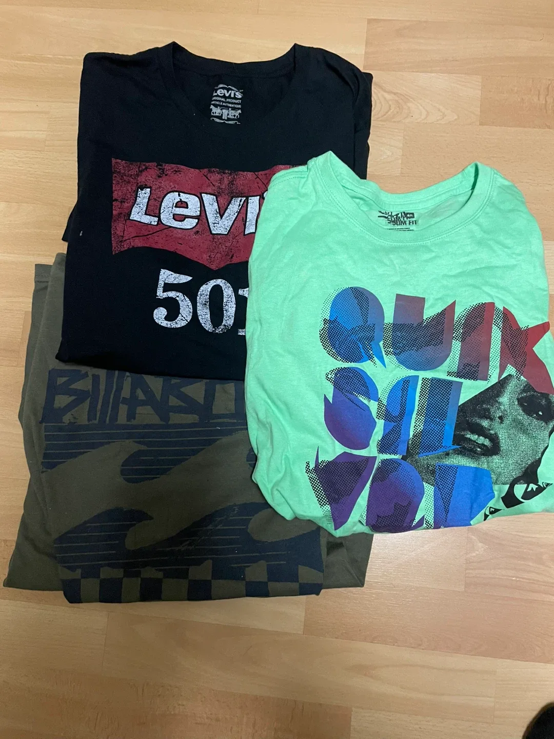 Men’s Levi's, Billabong, Quiksilver T-Shirt Bundle size Large thumbnail