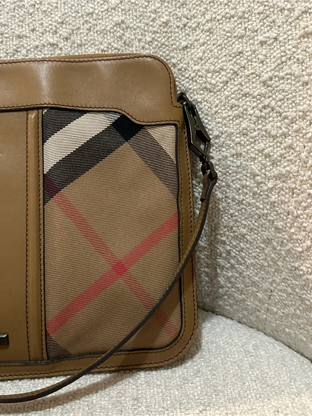 Burberry Crossbody Bag image indicator(4)
