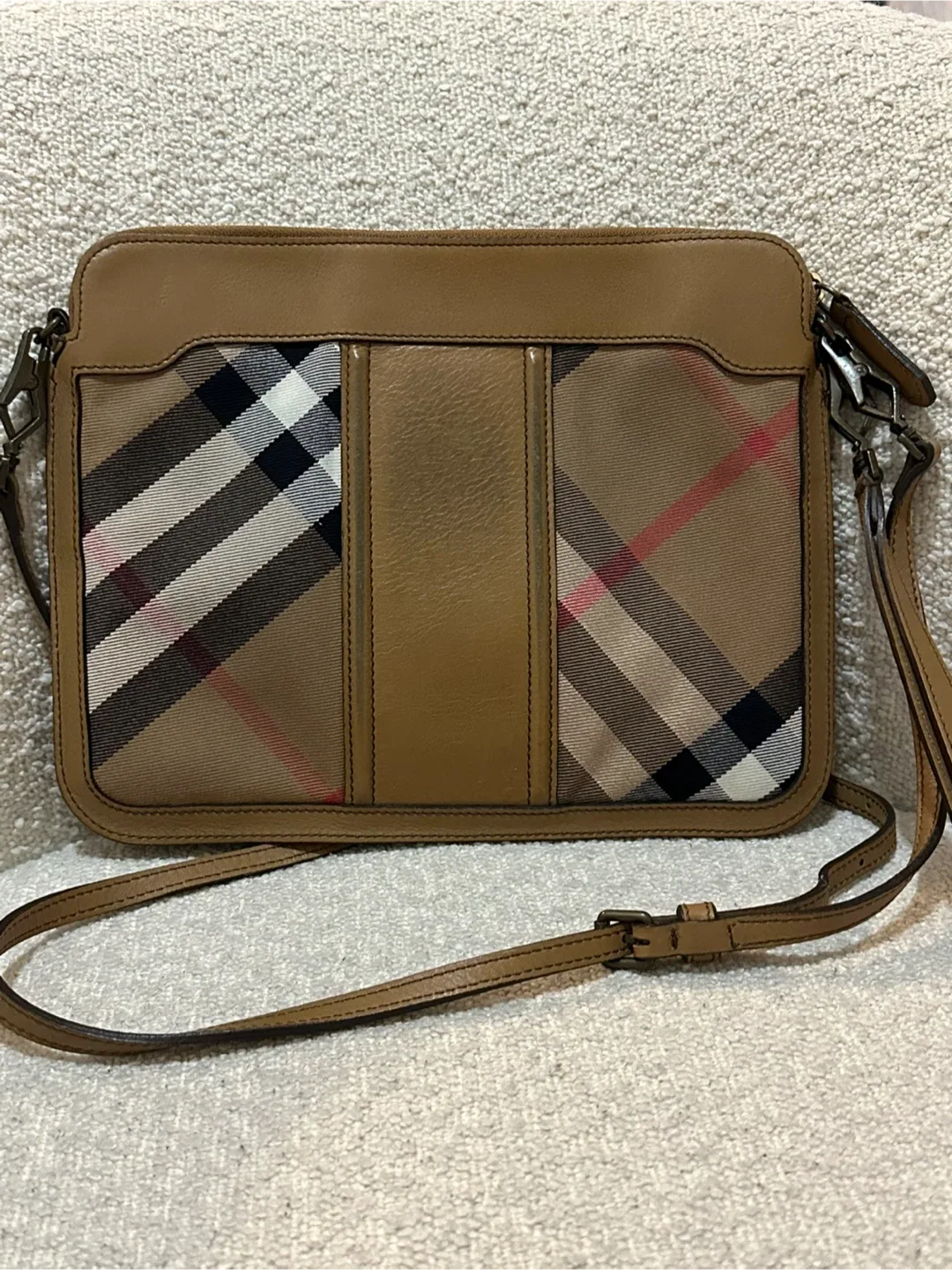 Burberry Crossbody Bag image indicator(7)