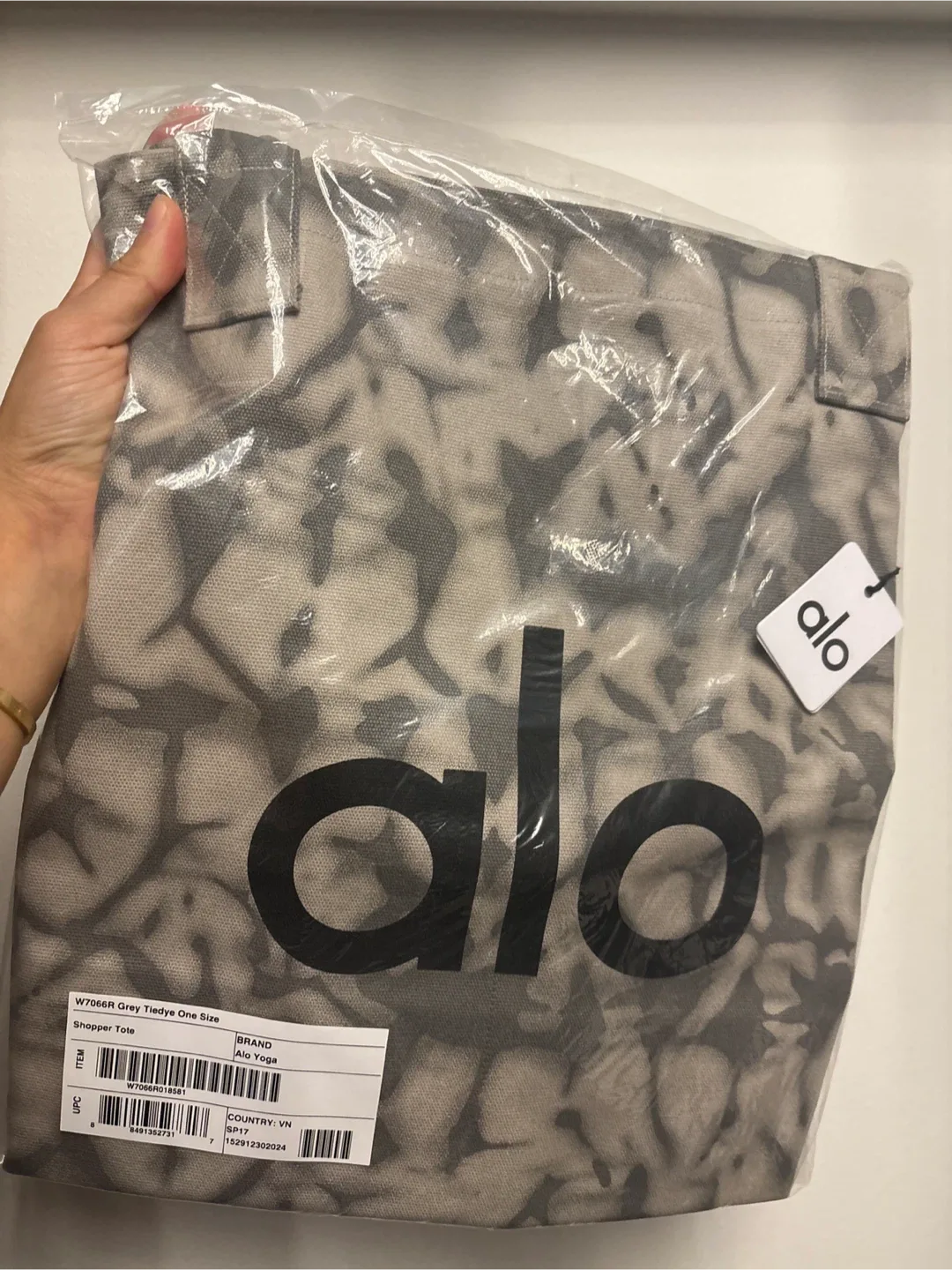 ALO Yoga Grey Tie Dye Shopper Tote - New thumbnail