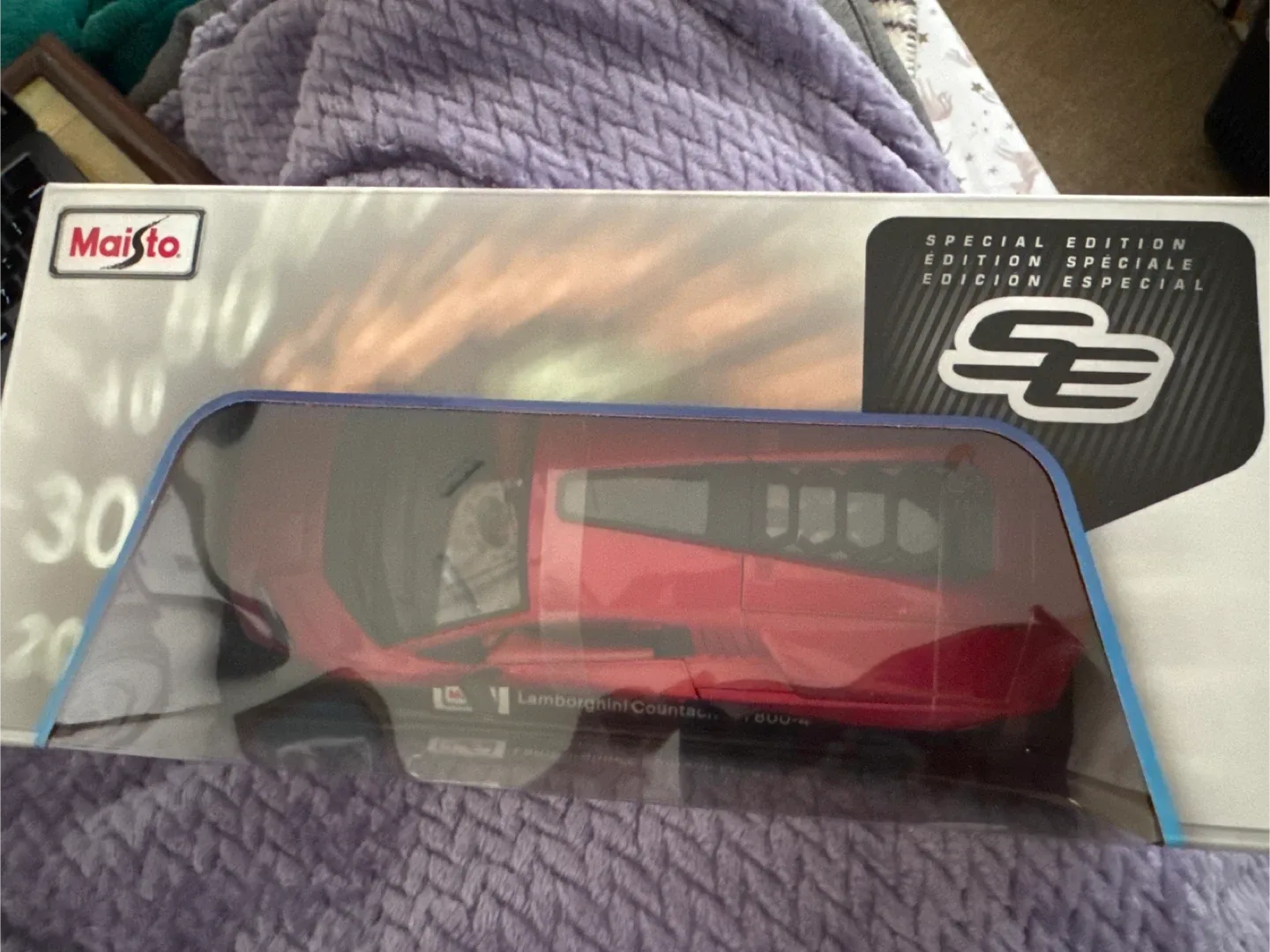 Maisto Lamborghini Countach LPI 800-4 Special Edition image indicator(5)