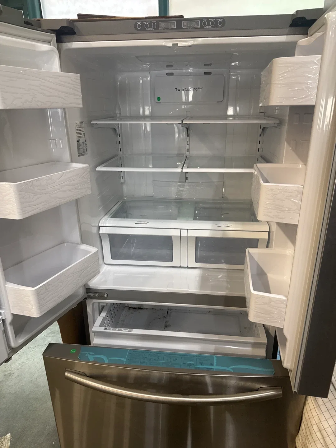 Samsung RF26HFENDBSR/AA French Door Refrigerator image indicator(2)