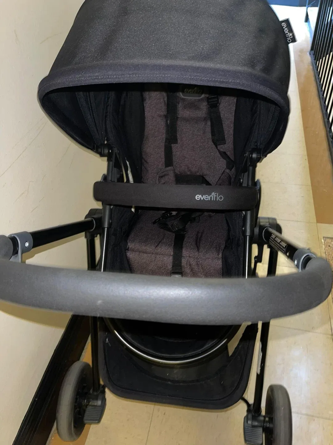 Evenflo Pivot Stroller - Black image indicator(3)