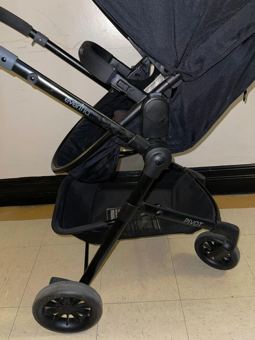 Evenflo Pivot Stroller - Black image indicator(2)