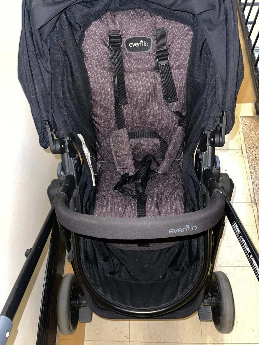 Evenflo Pivot Stroller - Black image indicator(5)