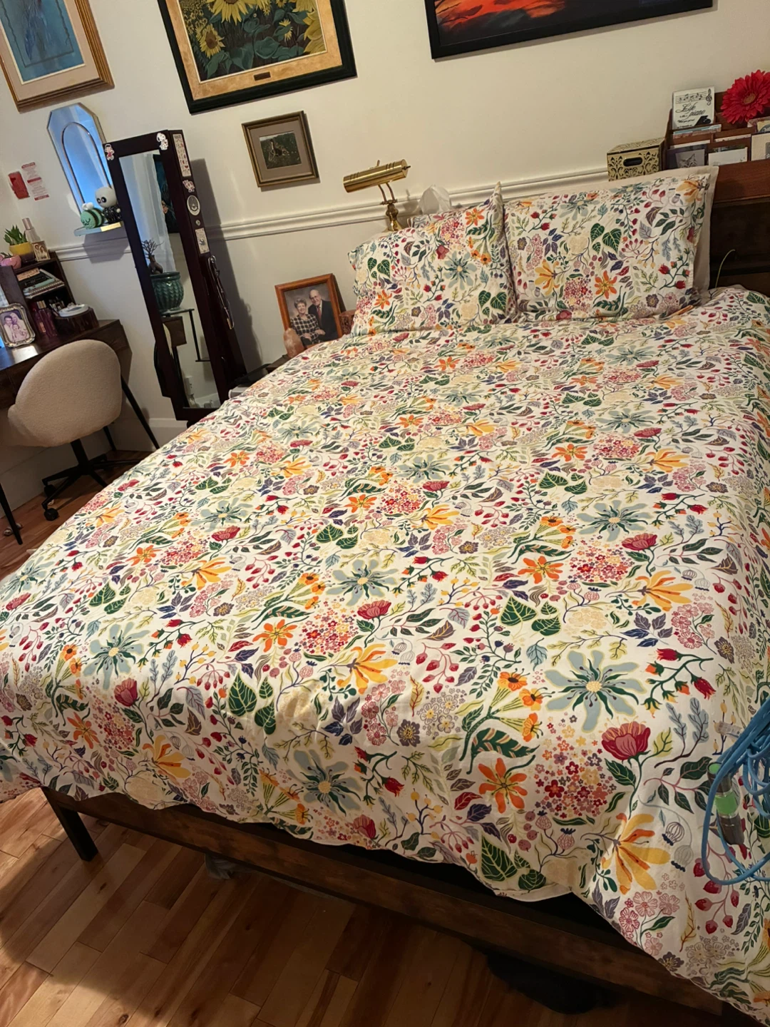 Queen Size Bed Frame with Headboard Storage - photo 4