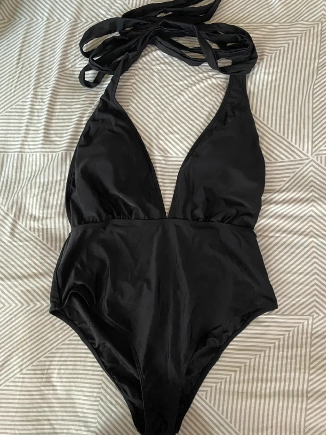 Baleaf Black Swimsuit - Size 38 (New) image indicator(6)