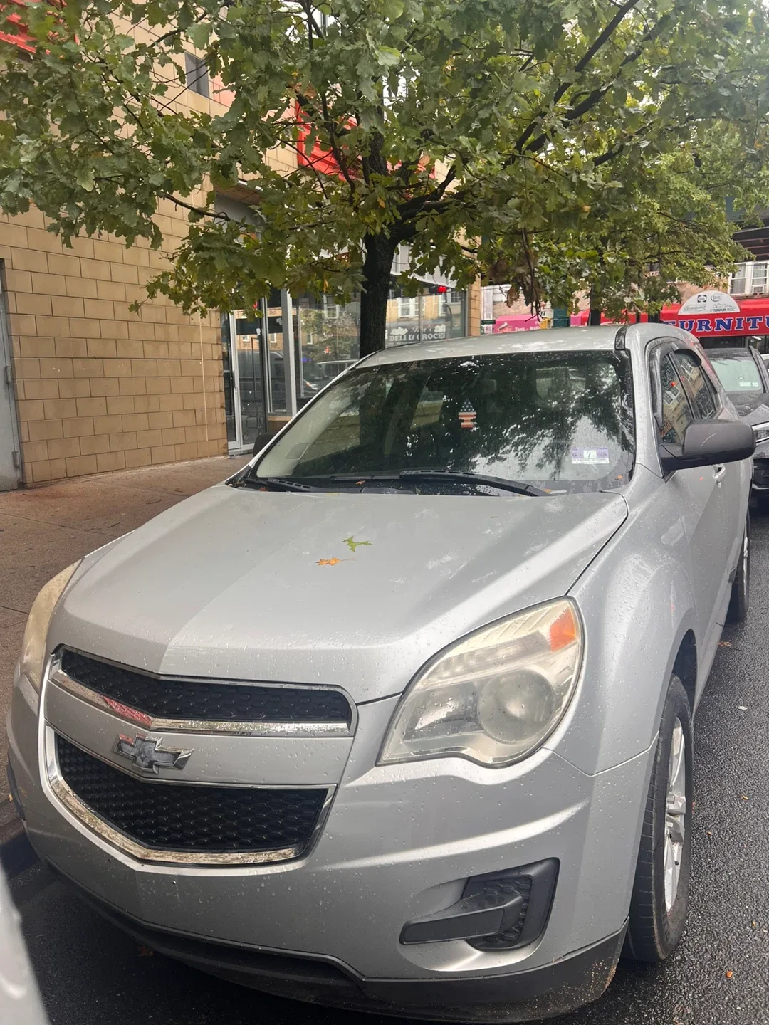 Silver Chevrolet Equinox SUV image indicator(3)