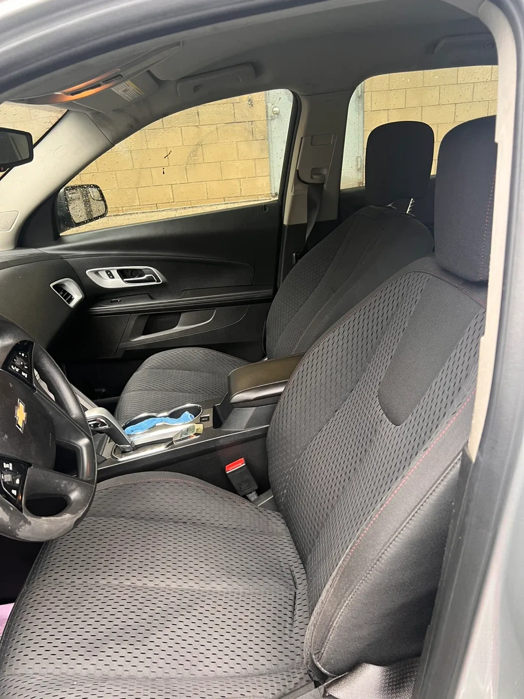 Silver Chevrolet Equinox SUV image indicator(9)