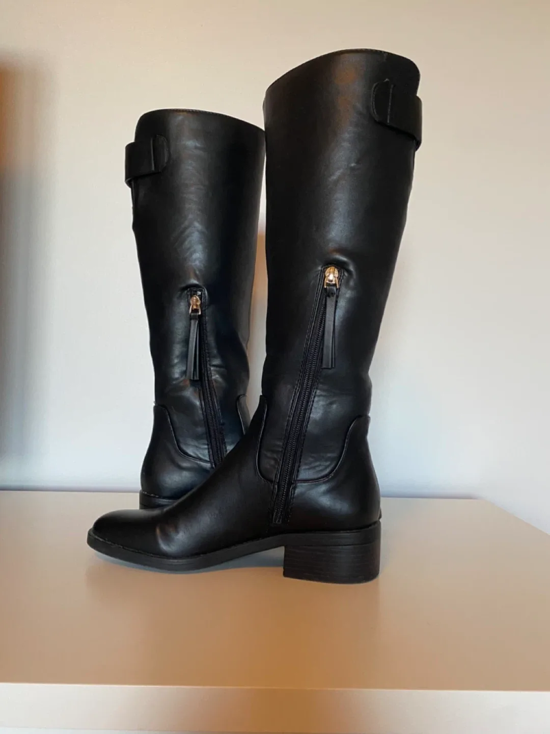 Black Knee-High Boots image indicator(4)