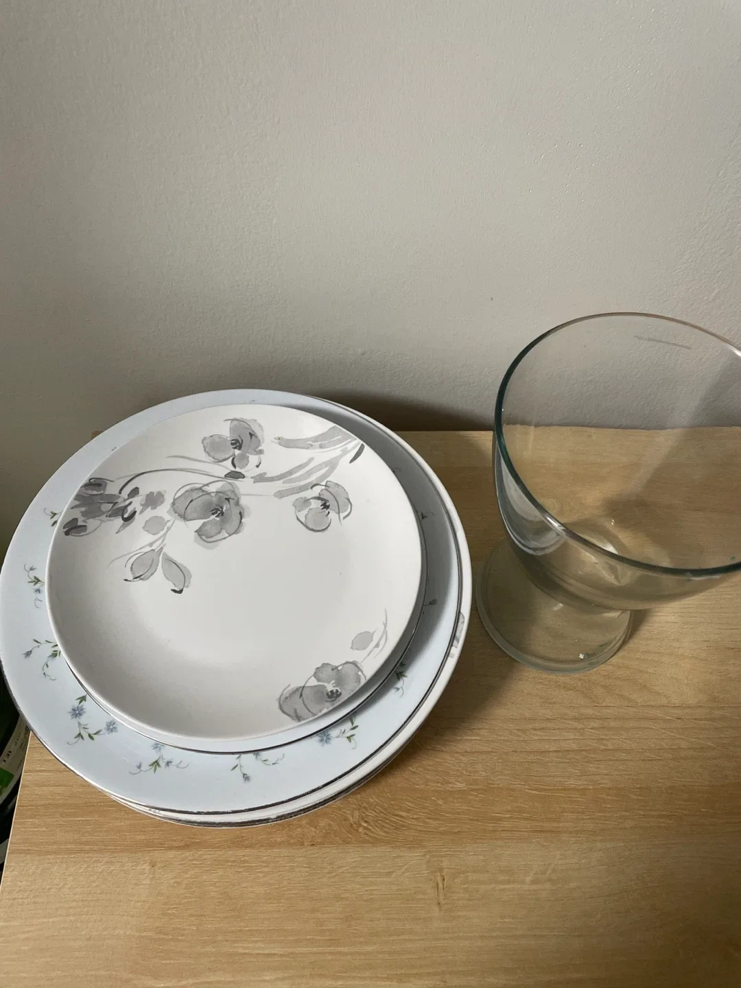 Floral Patterned Plates and Glass Bowl image indicator(2)