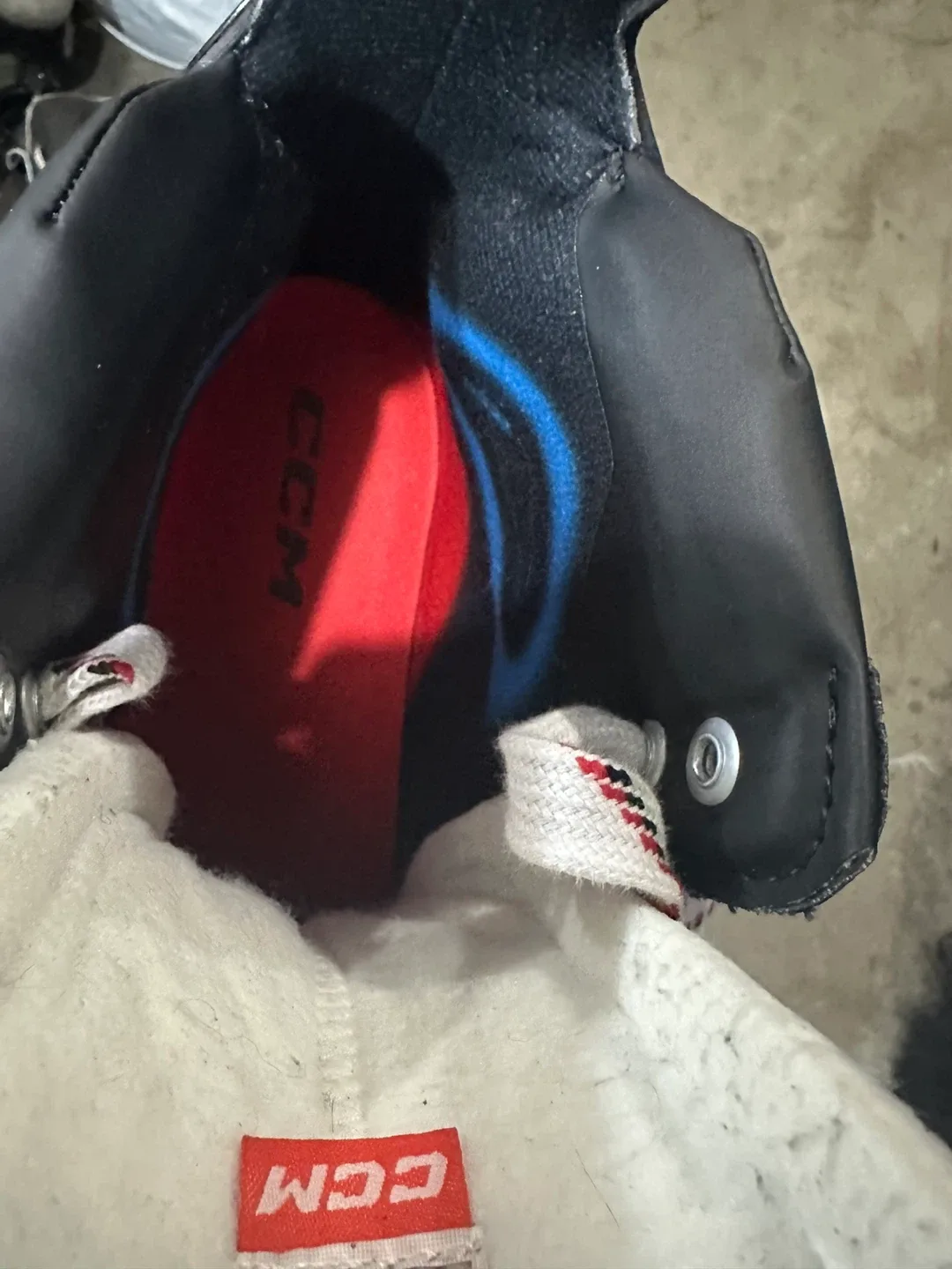 CCM JetSpeed FT680 Ice Hockey Skates image indicator(7)