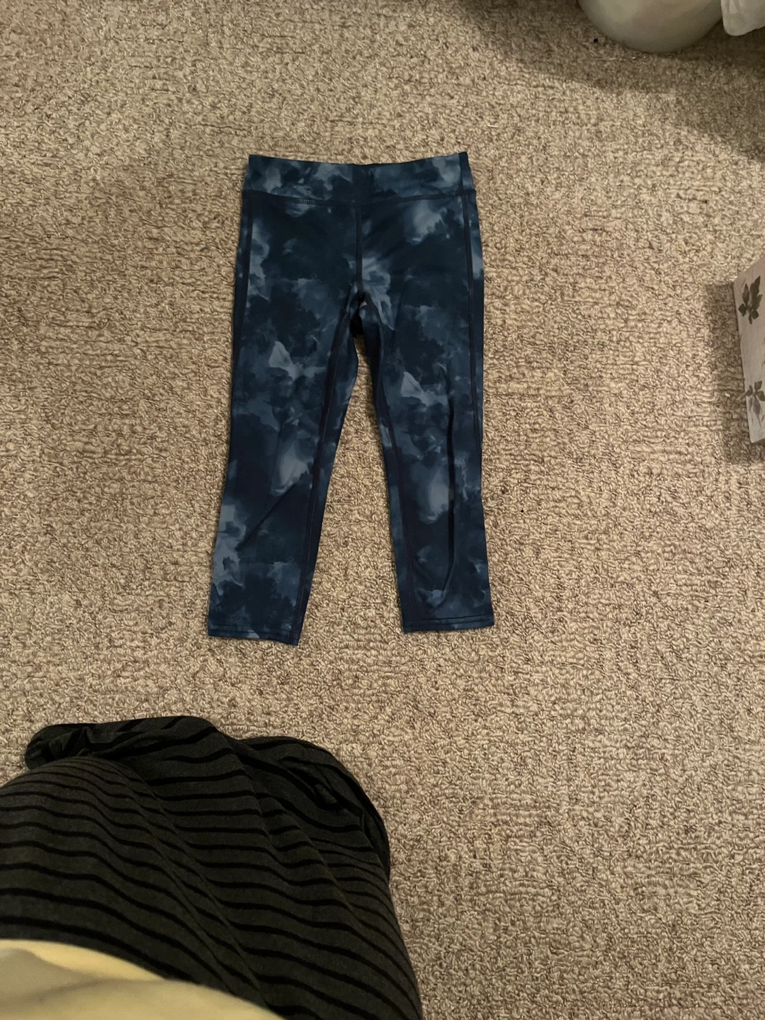 Lolë girl’s Capri Leggings, Size S