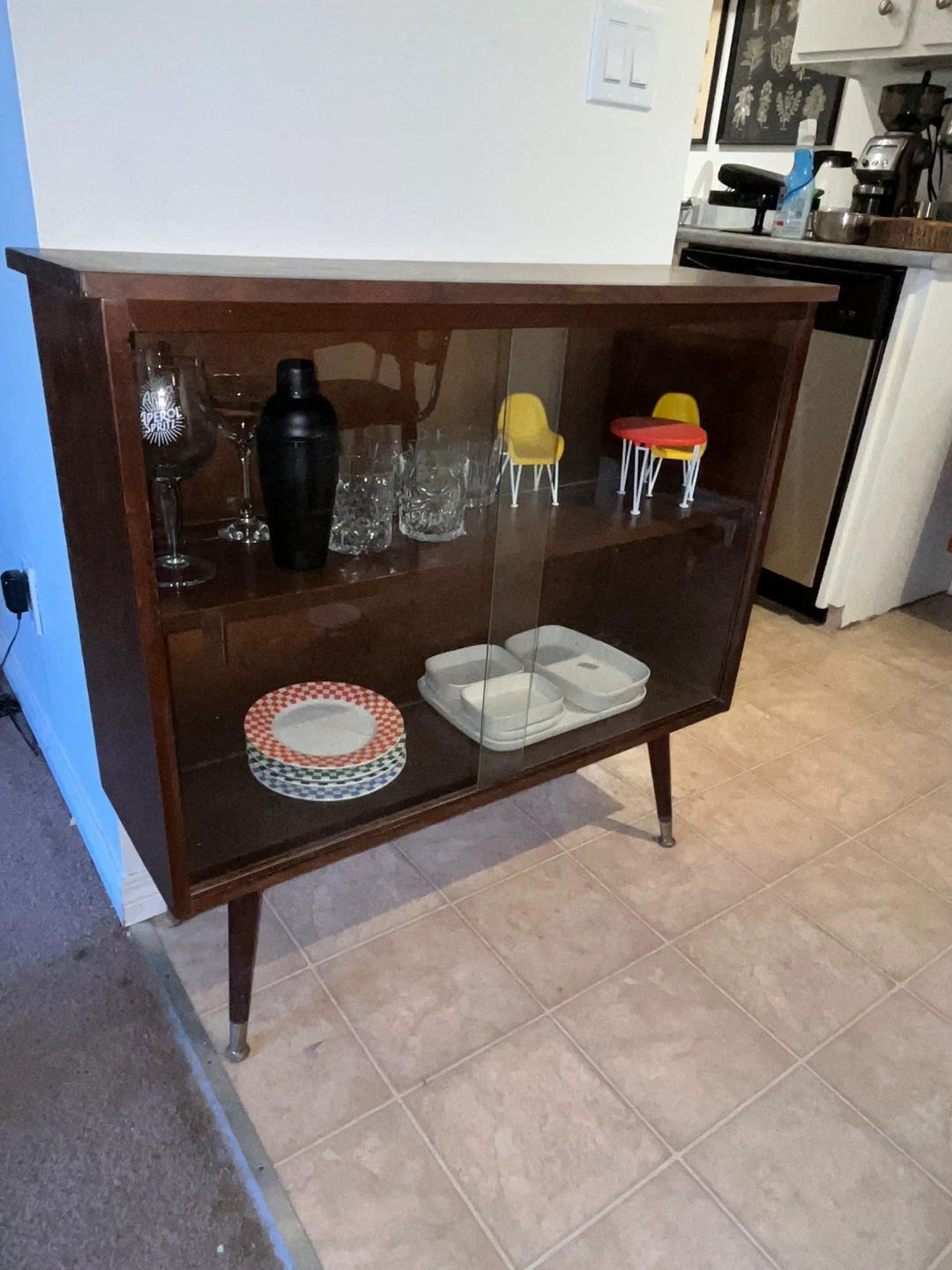 Vintage Display Cabinet - Perfect for Collectors! - photo 3